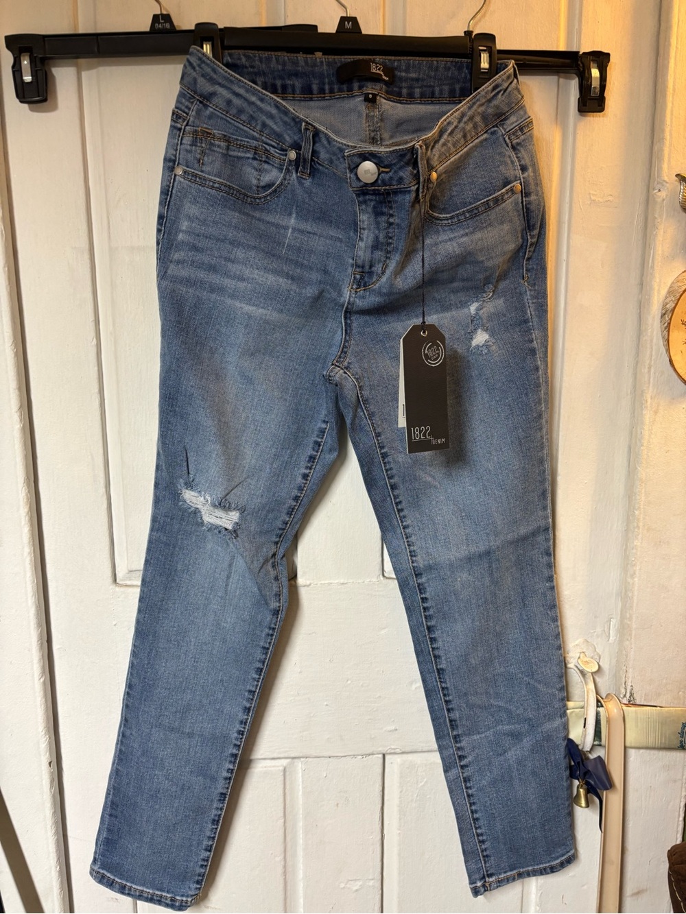 1822 Denim Women's Light Blue Skinny Distressed Jeans